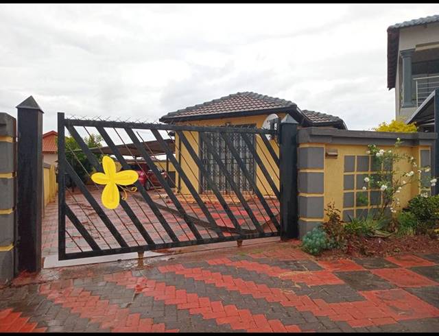 3 BEDROOM HOUSE FOR SALE IN THE ORCHARDS